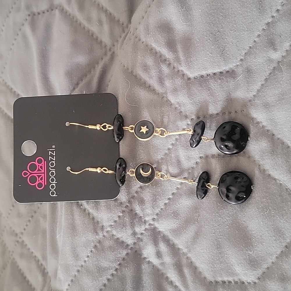 New! Gold and Black Dangle Earrings 🌙🌟